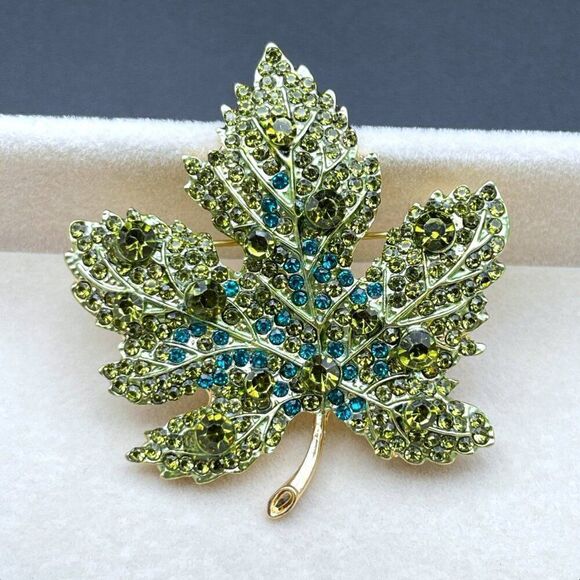 Yellow Gold with Peridot and Aquamarine Crystal Maple Leaf Pin Back Brooch - Picture 6 of 8